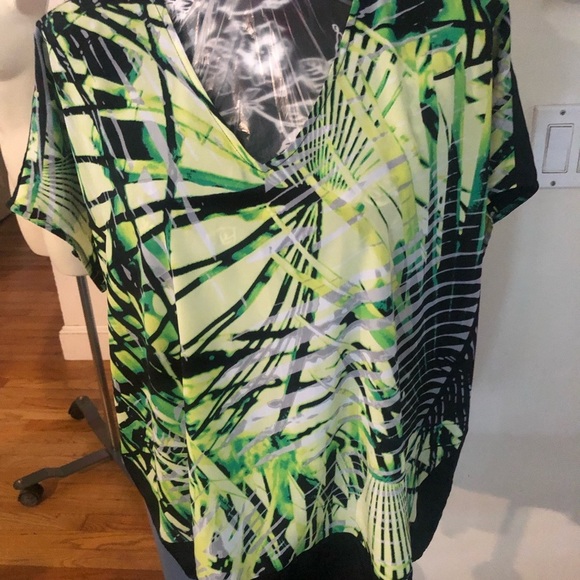 Dana Buchman  X-Large green & black print silky oversized V-Neck top NWT - Picture 3 of 15